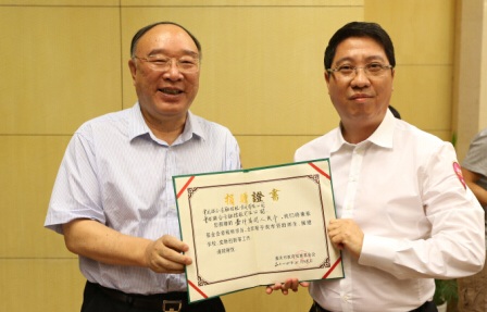 江文填先生与重庆市市长